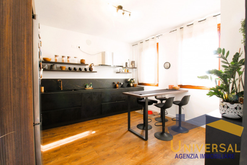 VILLA DEL CONTE - In zona tranquilla, lontana da traffico e da rumori, ma al contempo che permett...