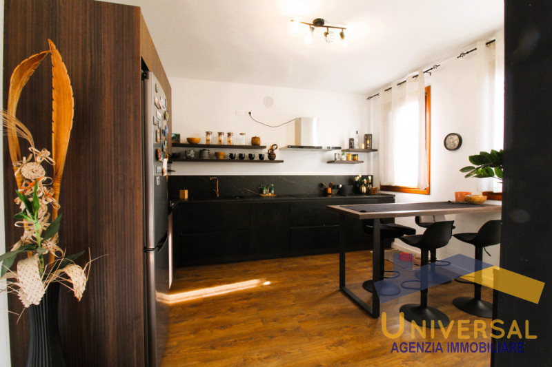 VILLA DEL CONTE - In zona tranquilla, lontana da traffico e da rumori, ma al contempo che permett...