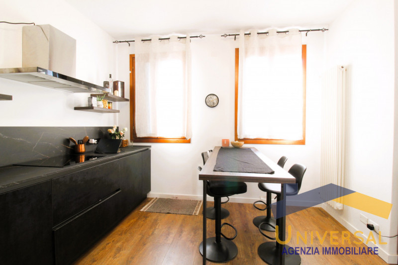 VILLA DEL CONTE - In zona tranquilla, lontana da traffico e da rumori, ma al contempo che permett...