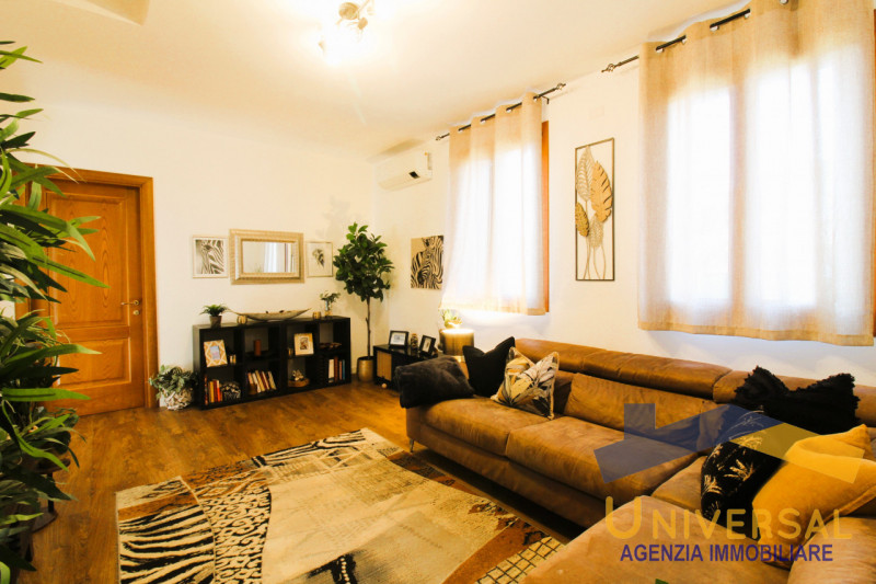 VILLA DEL CONTE - In zona tranquilla, lontana da traffico e da rumori, ma al contempo che permett...