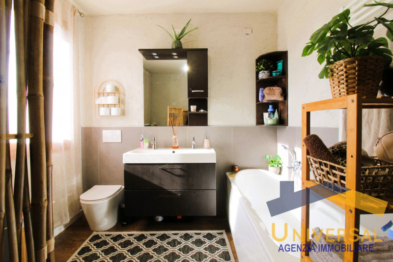 VILLA DEL CONTE - In zona tranquilla, lontana da traffico e da rumori, ma al contempo che permett...