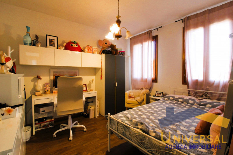 VILLA DEL CONTE - In zona tranquilla, lontana da traffico e da rumori, ma al contempo che permett...