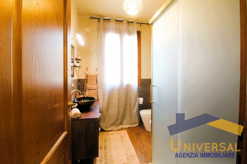 VILLA DEL CONTE - In zona tranquilla, lontana da traffico e da rumori, ma al contempo che permett...