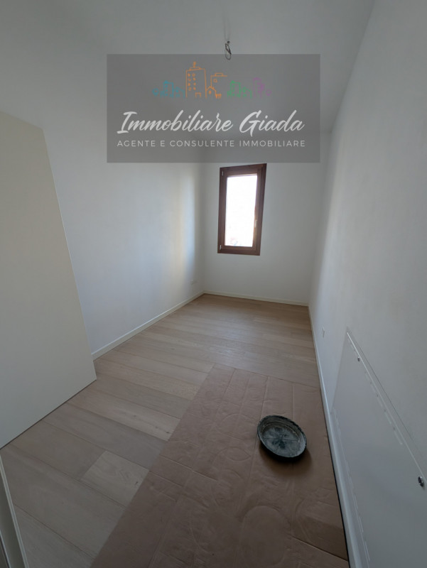 Vendesi splendido appartamento in classe energetica A3, completamente ristrutturato nel 2023.
L’i...