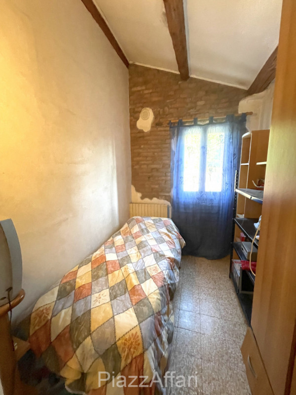 In località Liettoli ma in prossimità del centro di Sant'Angelo di Piove di Sacco, porzione di ca...