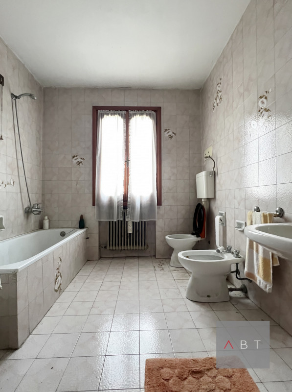 Situata nella frazione di Onara, casa singola composta di: ingresso, cucina, soggiorno, tre camer...