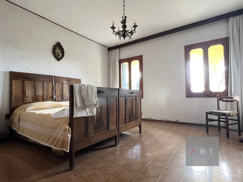 Situata nella frazione di Onara, casa singola composta di: ingresso, cucina, soggiorno, tre camer...