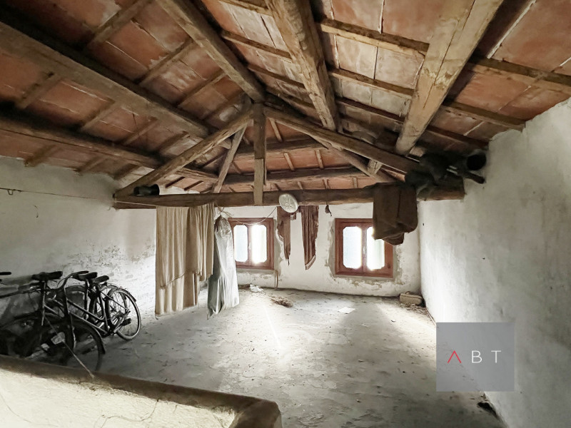 Situata nella frazione di Onara, casa singola composta di: ingresso, cucina, soggiorno, tre camer...