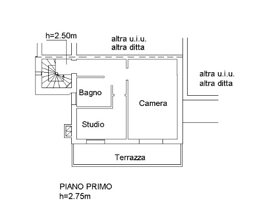 Padernello porzione abbinata di testa su tre piani in vendita .

Padernello in zona residenziale ...