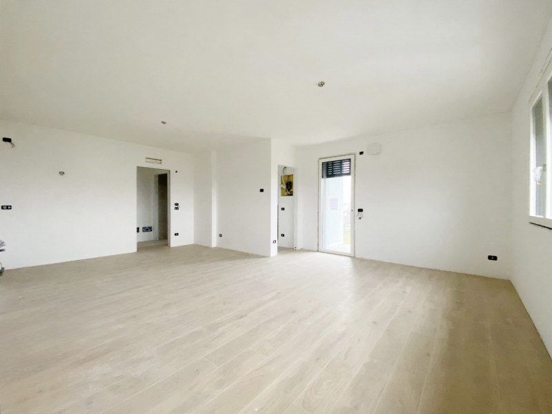 (Per INFO Mara 3481536890) A Ormelle, in zona comoda ai servizi, proponiamo questo ampio e lumino...