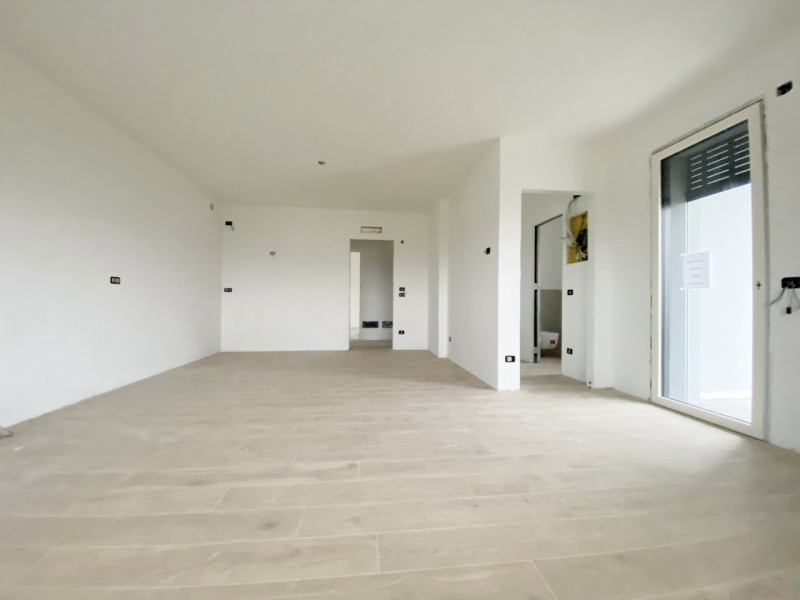 (Per INFO Mara 3481536890) A Ormelle, in zona comoda ai servizi, proponiamo questo ampio e lumino...