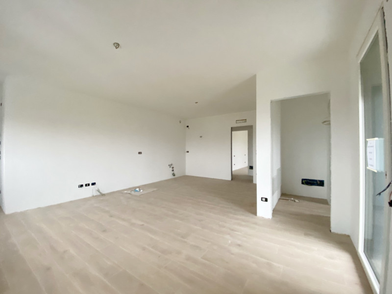 (Per INFO Mara 3481536890) A Ormelle, in zona comoda ai servizi, proponiamo questo ampio e lumino...