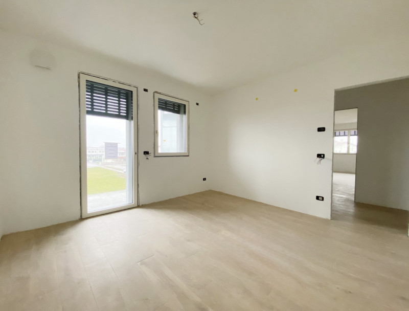 (Per INFO Mara 3481536890) A Ormelle, in zona comoda ai servizi, proponiamo questo ampio e lumino...