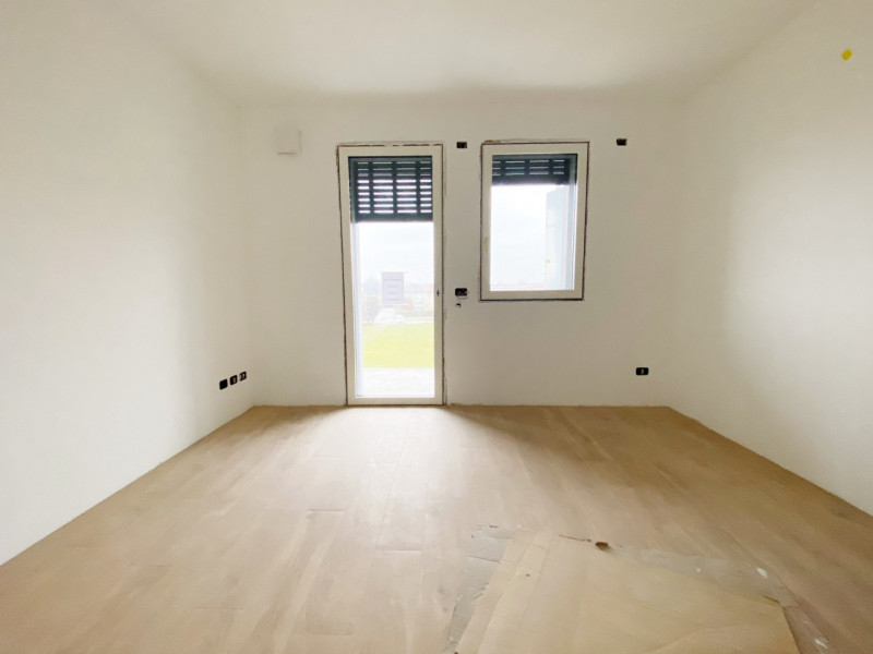 (Per INFO Mara 3481536890) A Ormelle, in zona comoda ai servizi, proponiamo questo ampio e lumino...