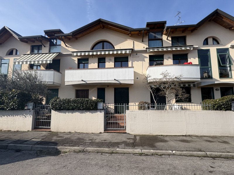 In zona residenziale ad Abano Terme, comoda alla viabilità principale e a tutti i servizi di prim...