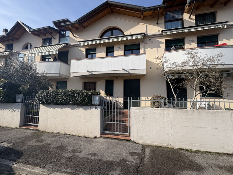 In zona residenziale ad Abano Terme, comoda alla viabilità principale e a tutti i servizi di prim...