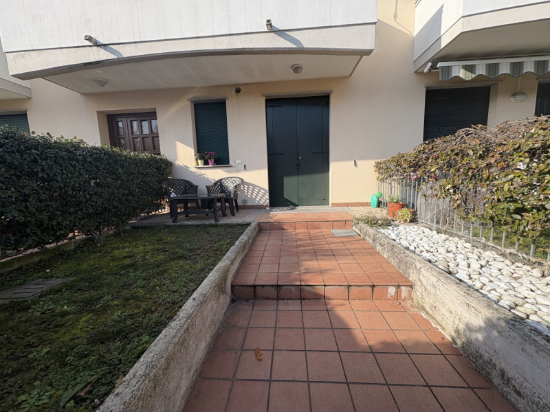 In zona residenziale ad Abano Terme, comoda alla viabilità principale e a tutti i servizi di prim...