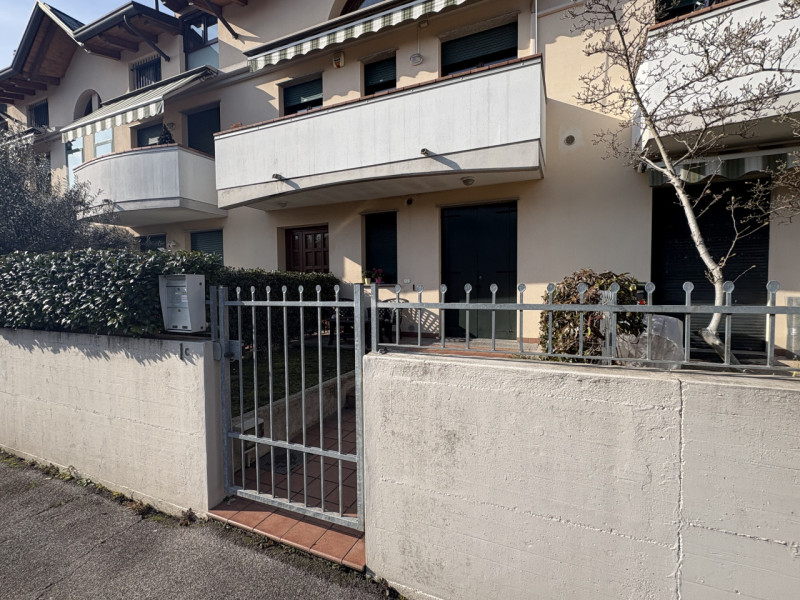 In zona residenziale ad Abano Terme, comoda alla viabilità principale e a tutti i servizi di prim...