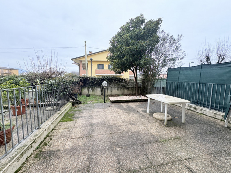 In zona residenziale ad Abano Terme, comoda alla viabilità principale e a tutti i servizi di prim...