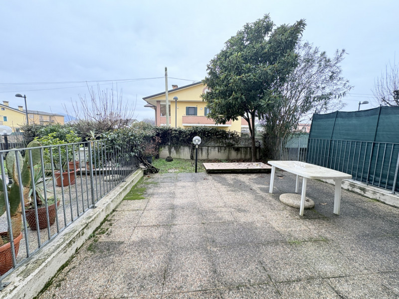 In zona residenziale ad Abano Terme, comoda alla viabilità principale e a tutti i servizi di prim...