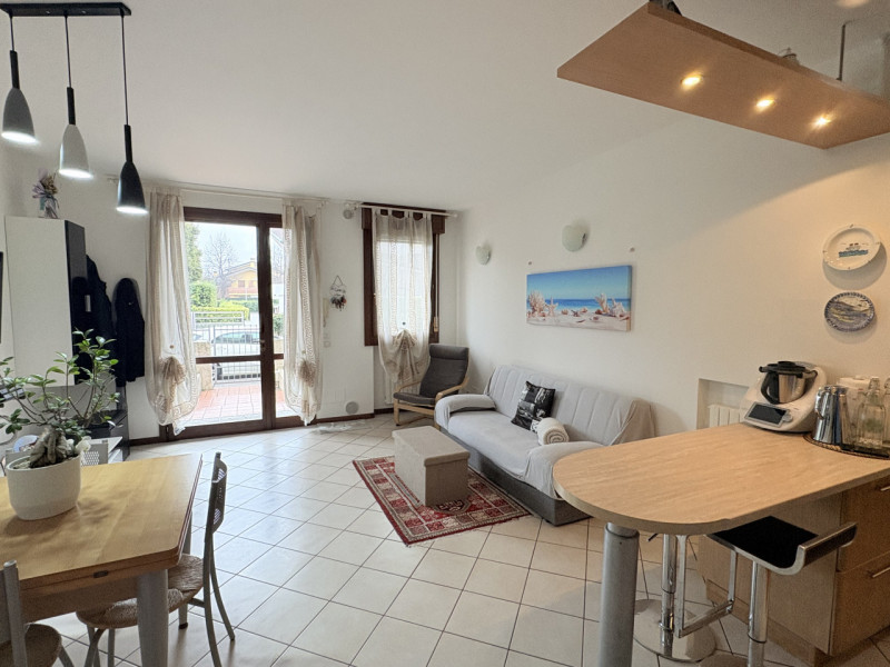 In zona residenziale ad Abano Terme, comoda alla viabilità principale e a tutti i servizi di prim...