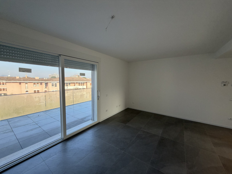 Proponiamo in vendita un esclusivo attico situato nel cuore di Montegrotto Terme, in una zona res...