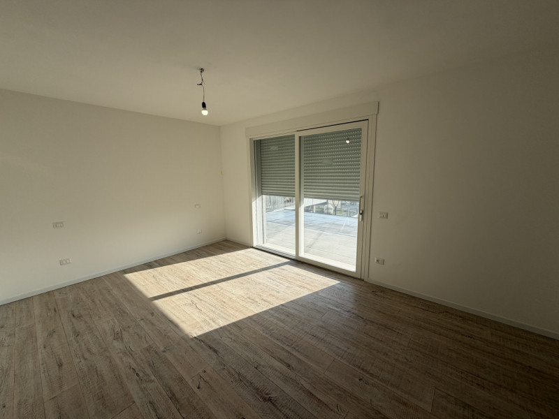 Proponiamo in vendita un esclusivo attico situato nel cuore di Montegrotto Terme, in una zona res...