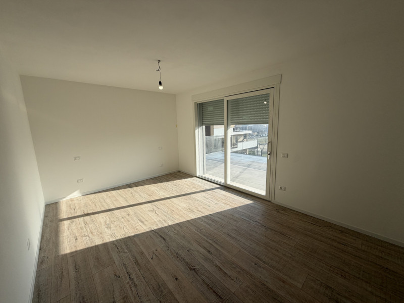 Proponiamo in vendita un esclusivo attico situato nel cuore di Montegrotto Terme, in una zona res...