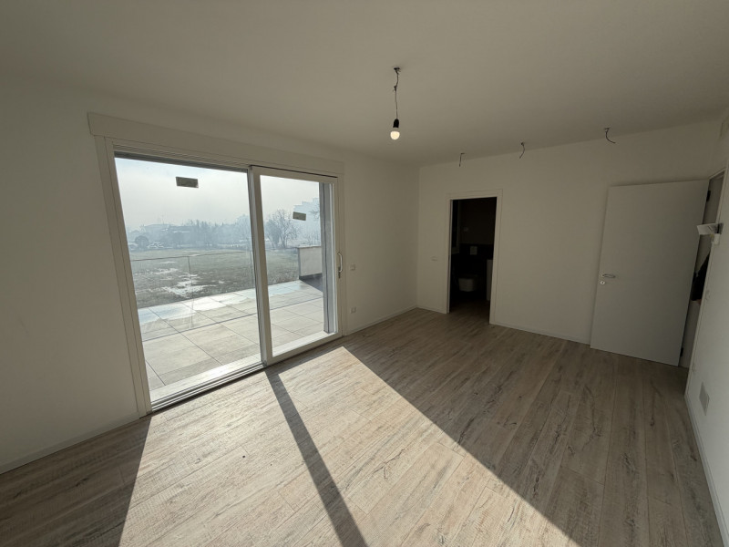 Proponiamo in vendita un esclusivo attico situato nel cuore di Montegrotto Terme, in una zona res...