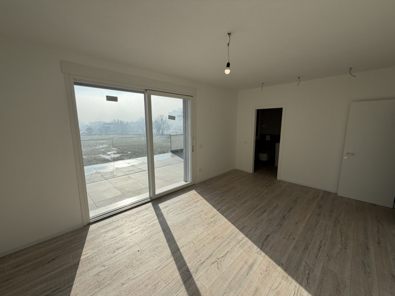 Proponiamo in vendita un esclusivo attico situato nel cuore di Montegrotto Terme, in una zona res...