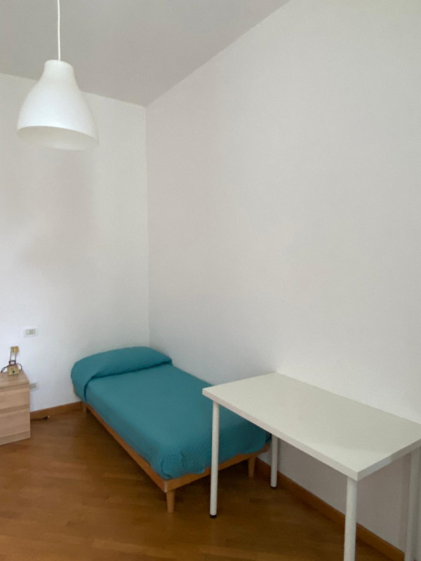 Piazze- Stefania Pilotto Immobiliare propone in affitto stanza con due posti letto in appartament...