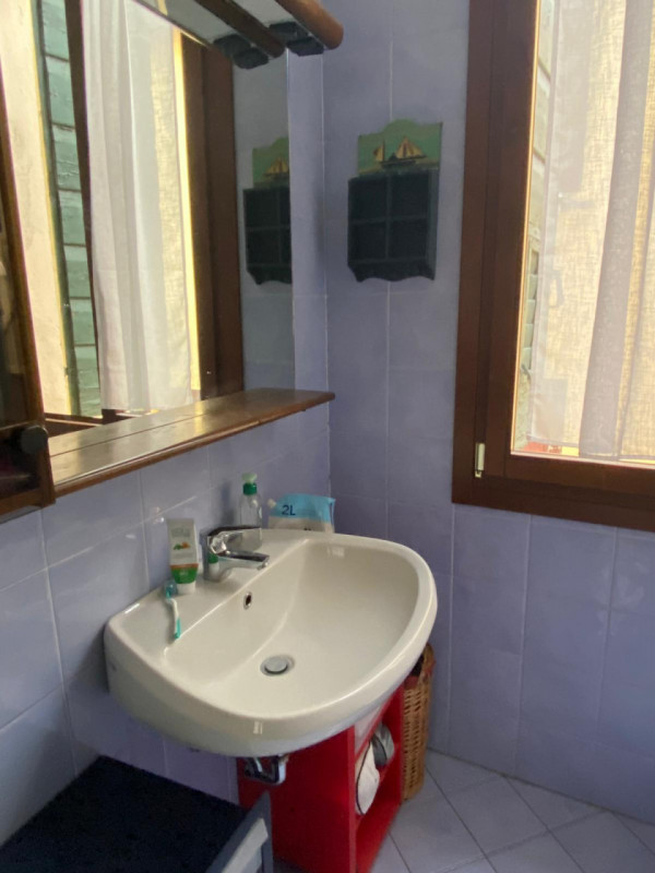 Piazze- Stefania Pilotto Immobiliare propone in affitto stanza con due posti letto in appartament...