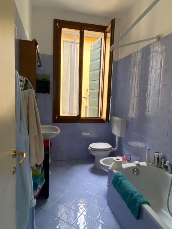 Piazze- Stefania Pilotto Immobiliare propone in affitto stanza con due posti letto in appartament...