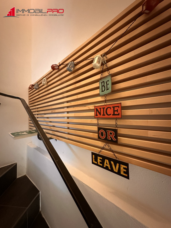 Scopri la tua nuova casa nel centro di Thiene! Questa affascinante porzione centrale di casa a sc...