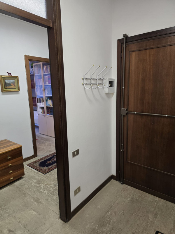 Padova zona Piazza De Gasperi Nicoletta Dardilli di Ad Casa PAdova propone in locazione ufficio c...