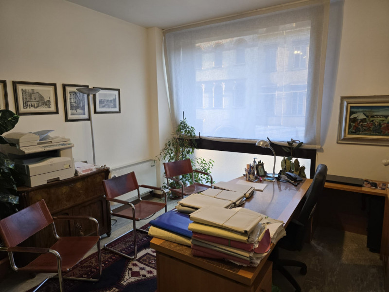 Padova zona Piazza De Gasperi Nicoletta Dardilli di Ad Casa PAdova propone in locazione ufficio c...