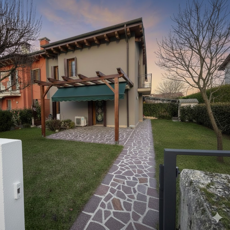 VILLA ANGOLO - giardino - 3 camere e studio - taverna - box
In una delle zone più ricercate di So...