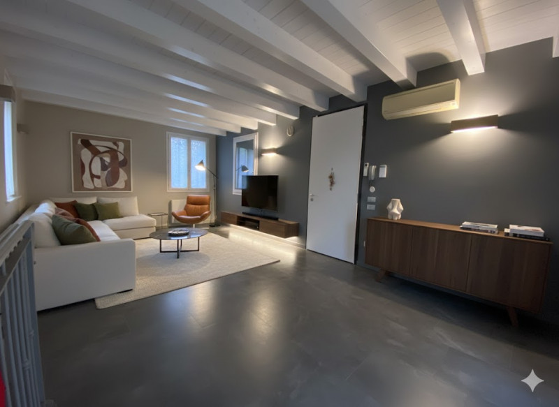 VILLA ANGOLO - giardino - 3 camere e studio - taverna - box
In una delle zone più ricercate di So...