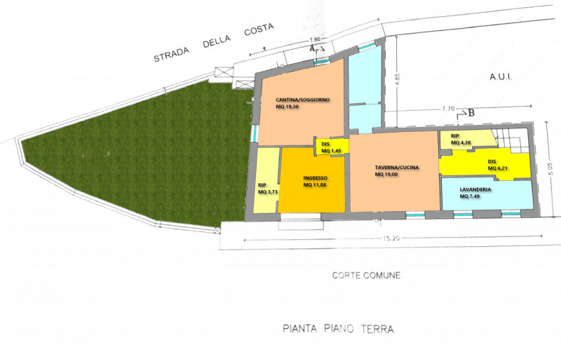 Proponiamo in vendita un'elegante casa a schiera di corte di testa, immersa nel verde e nella tra...