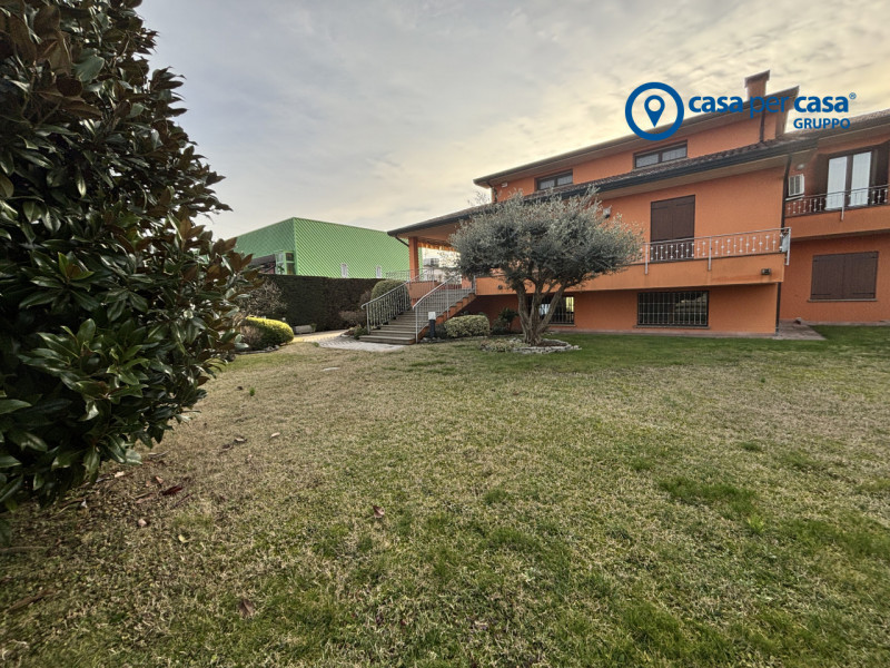 APPROVATO GRUPPO CASA PER CASA: VALUTATO, CONTROLLATO, GESTITO IN ESCLUSIVA!

ZONA
L'immobile si ...