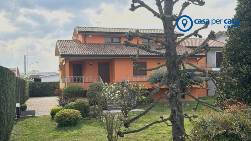 APPROVATO GRUPPO CASA PER CASA: VALUTATO, CONTROLLATO, GESTITO IN ESCLUSIVA!

ZONA
L'immobile si ...