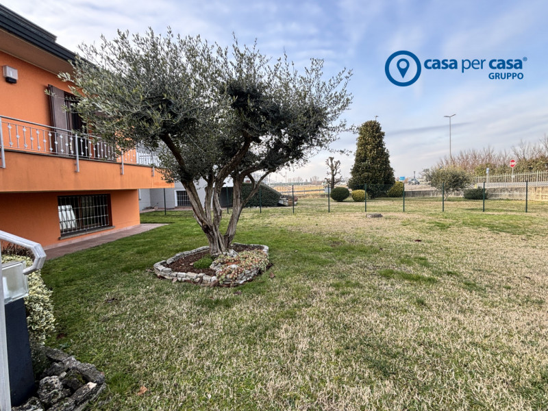 APPROVATO GRUPPO CASA PER CASA: VALUTATO, CONTROLLATO, GESTITO IN ESCLUSIVA!

ZONA
L'immobile si ...