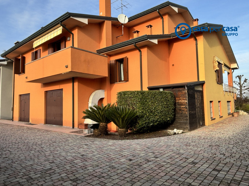 APPROVATO GRUPPO CASA PER CASA: VALUTATO, CONTROLLATO, GESTITO IN ESCLUSIVA!

ZONA
L'immobile si ...