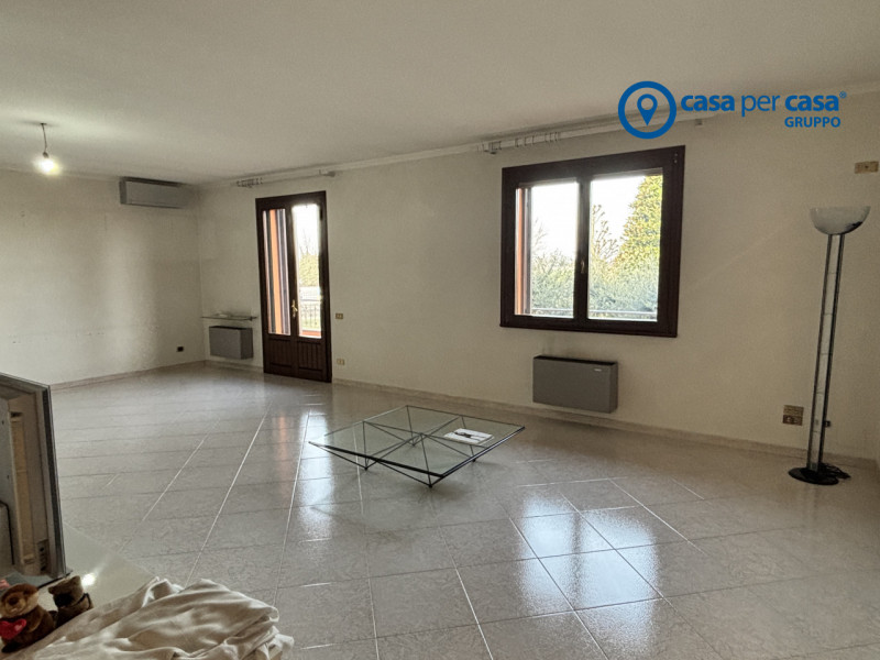 APPROVATO GRUPPO CASA PER CASA: VALUTATO, CONTROLLATO, GESTITO IN ESCLUSIVA!

ZONA
L'immobile si ...