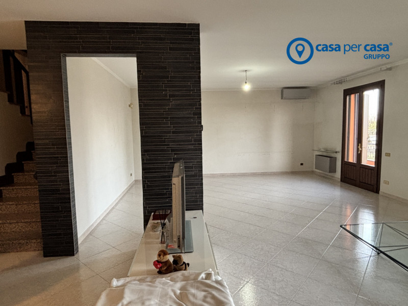 APPROVATO GRUPPO CASA PER CASA: VALUTATO, CONTROLLATO, GESTITO IN ESCLUSIVA!

ZONA
L'immobile si ...