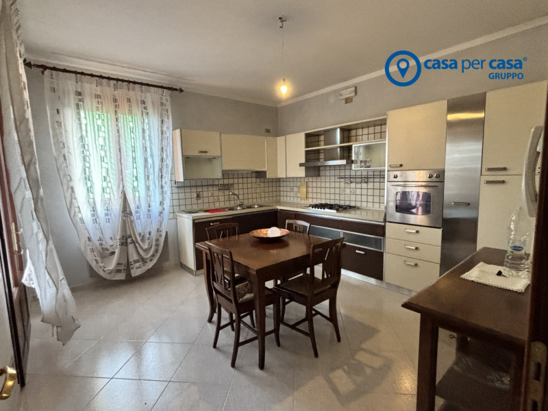 APPROVATO GRUPPO CASA PER CASA: VALUTATO, CONTROLLATO, GESTITO IN ESCLUSIVA!

ZONA
L'immobile si ...