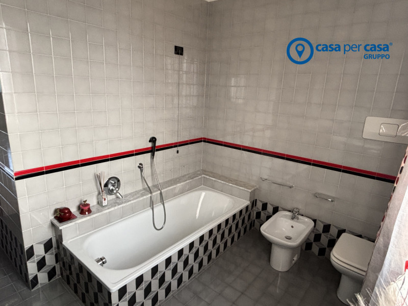 APPROVATO GRUPPO CASA PER CASA: VALUTATO, CONTROLLATO, GESTITO IN ESCLUSIVA!

ZONA
L'immobile si ...