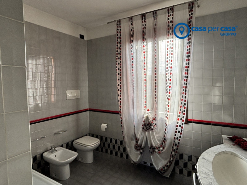 APPROVATO GRUPPO CASA PER CASA: VALUTATO, CONTROLLATO, GESTITO IN ESCLUSIVA!

ZONA
L'immobile si ...