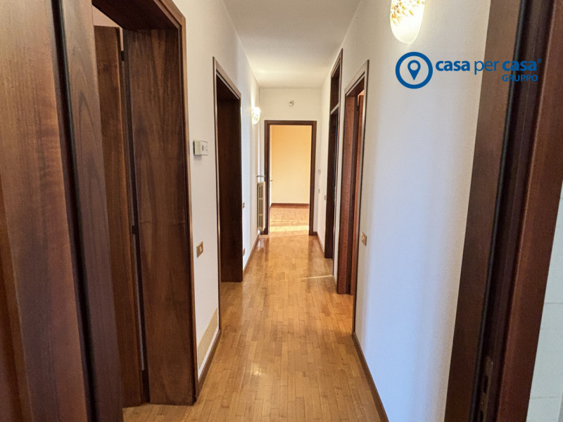 APPROVATO GRUPPO CASA PER CASA: VALUTATO, CONTROLLATO, GESTITO IN ESCLUSIVA!

ZONA
L'immobile si ...