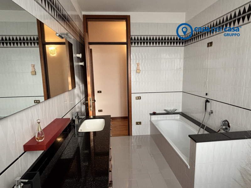 APPROVATO GRUPPO CASA PER CASA: VALUTATO, CONTROLLATO, GESTITO IN ESCLUSIVA!

ZONA
L'immobile si ...